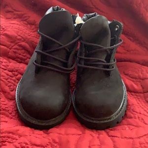 New boots Color black.